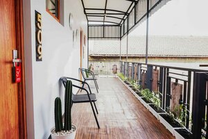 Гостиница RedDoorz near Velodrome Malang 2