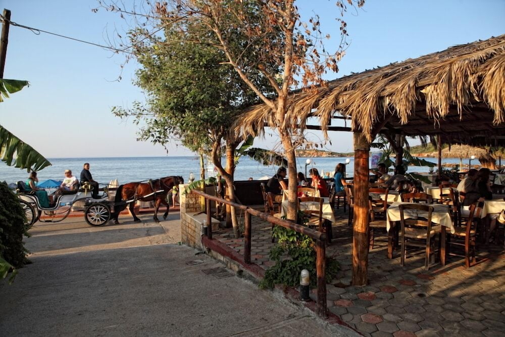 Фото Niriides Beach Hotel