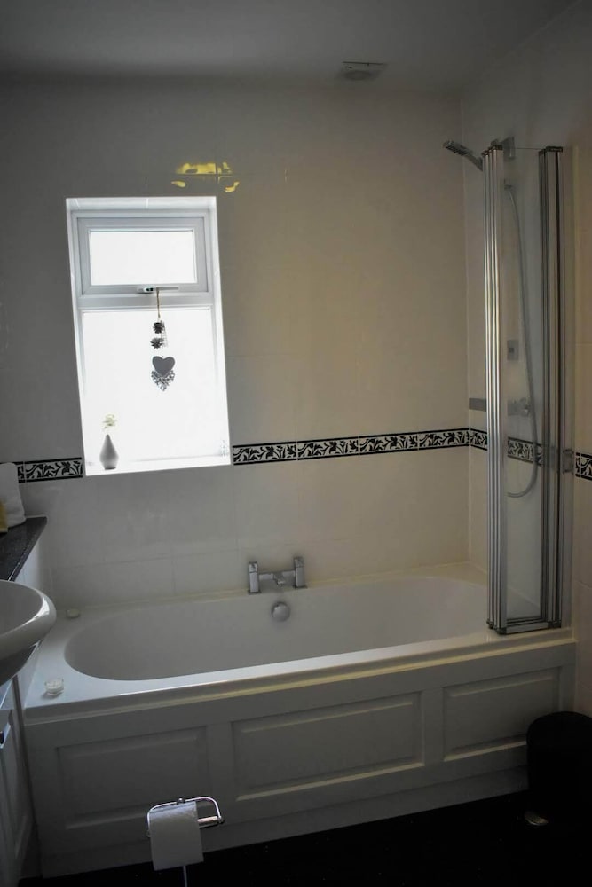 Фото Tlc Exmouth Bed and Breakfast