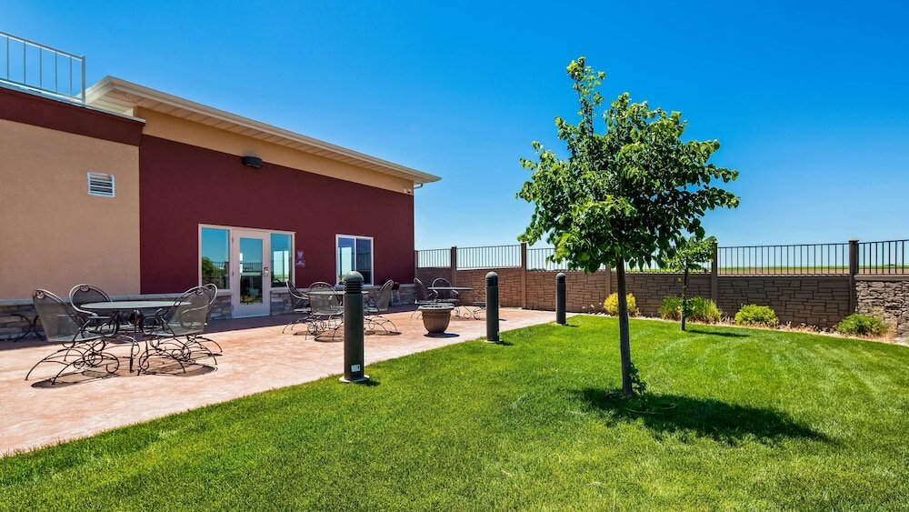 Фото Best Western Plus Carousel Inn & Suites