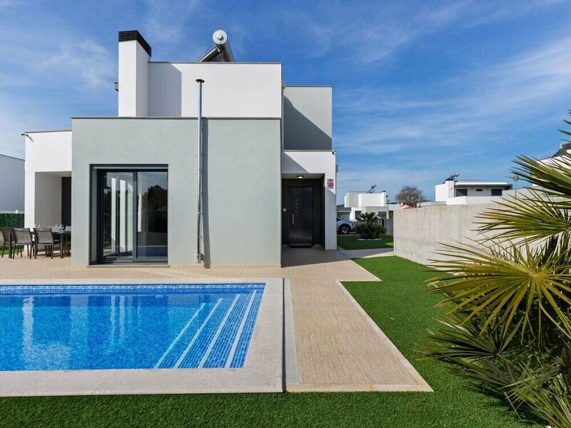 Гостиница Lavish Villa in Foz do Arelho With Private Swimming Pool