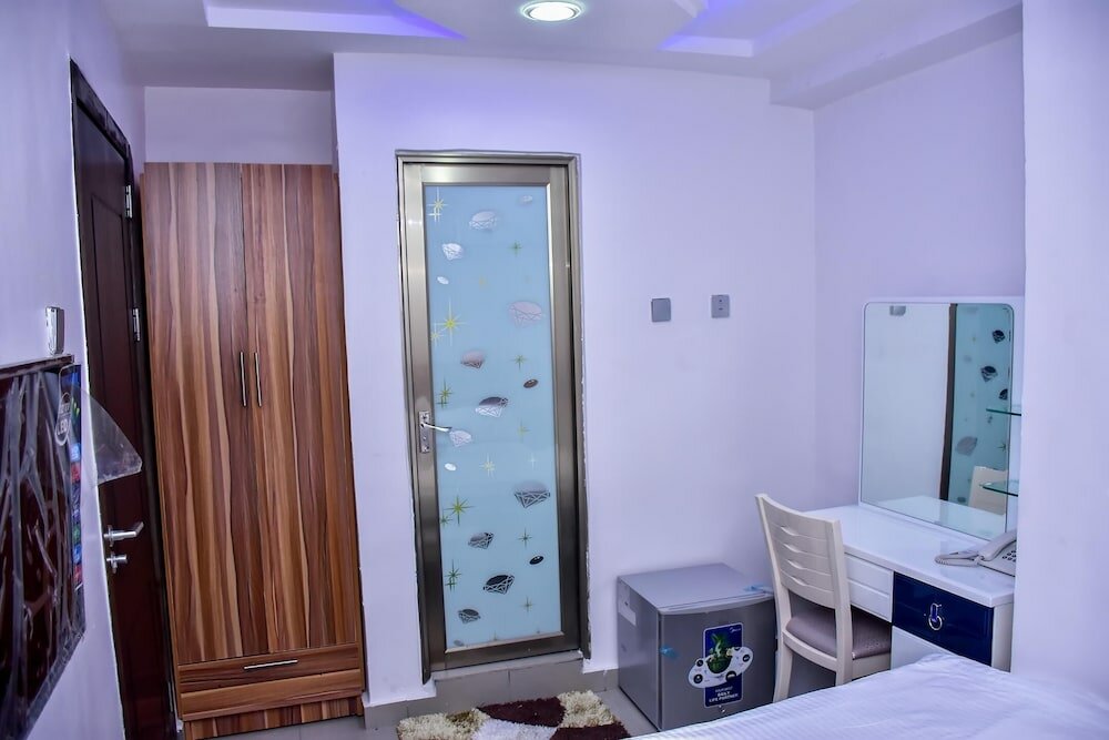 Фото Thrivemax Hotel and Suites