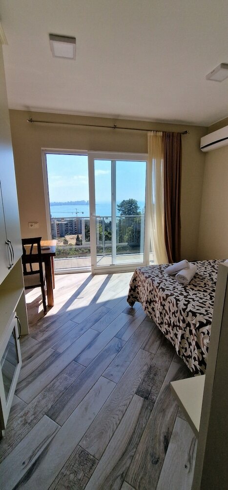 Фото Гостевой дом Holiday House Green Cape Batumi