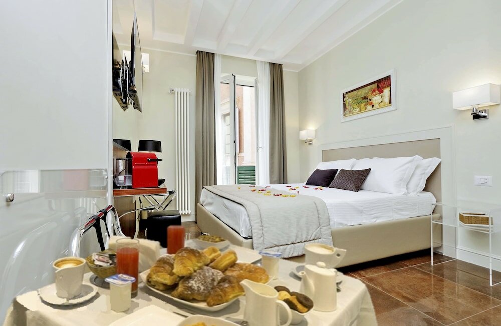 Фото Piazza Venezia Grand Suite