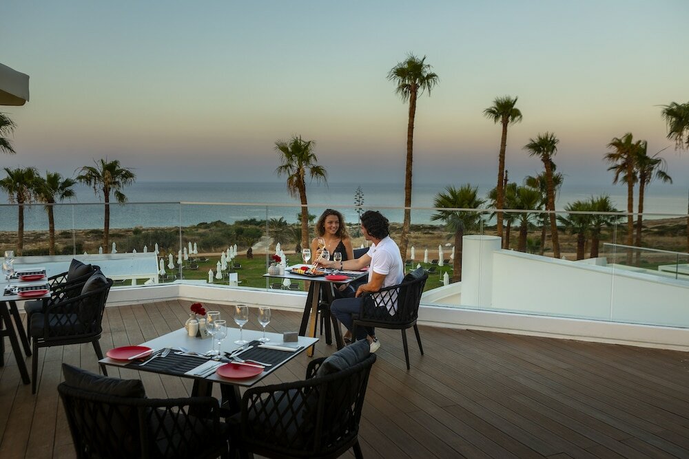 Фото Leonardo Crystal CoveHotel & Spa by the Sea