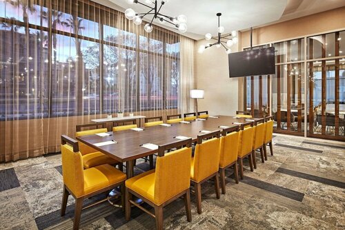 Гостиница Cambria Hotel & Suites Anaheim Resort Area в Анахайме