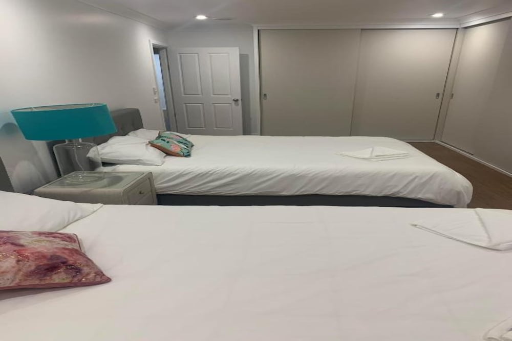 Фото Lakeside Inn Illawarra