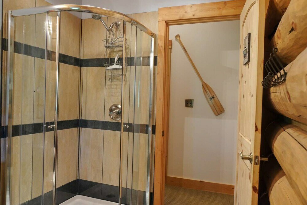 Фото Beautiful Log Chalet Near Fernie, Bc