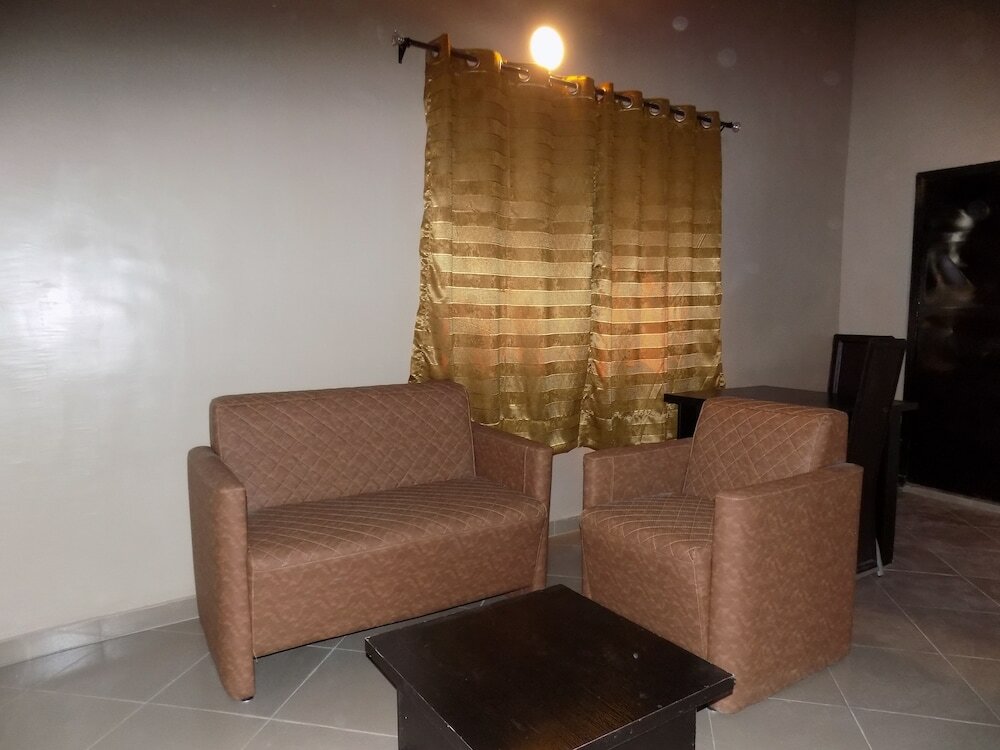 Фото Posh Apartments Bussiness Hotel