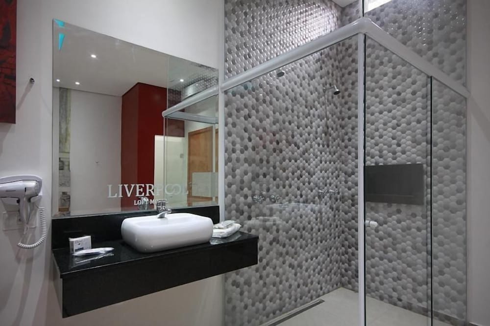 Фото Liverpool Hotel & Motel