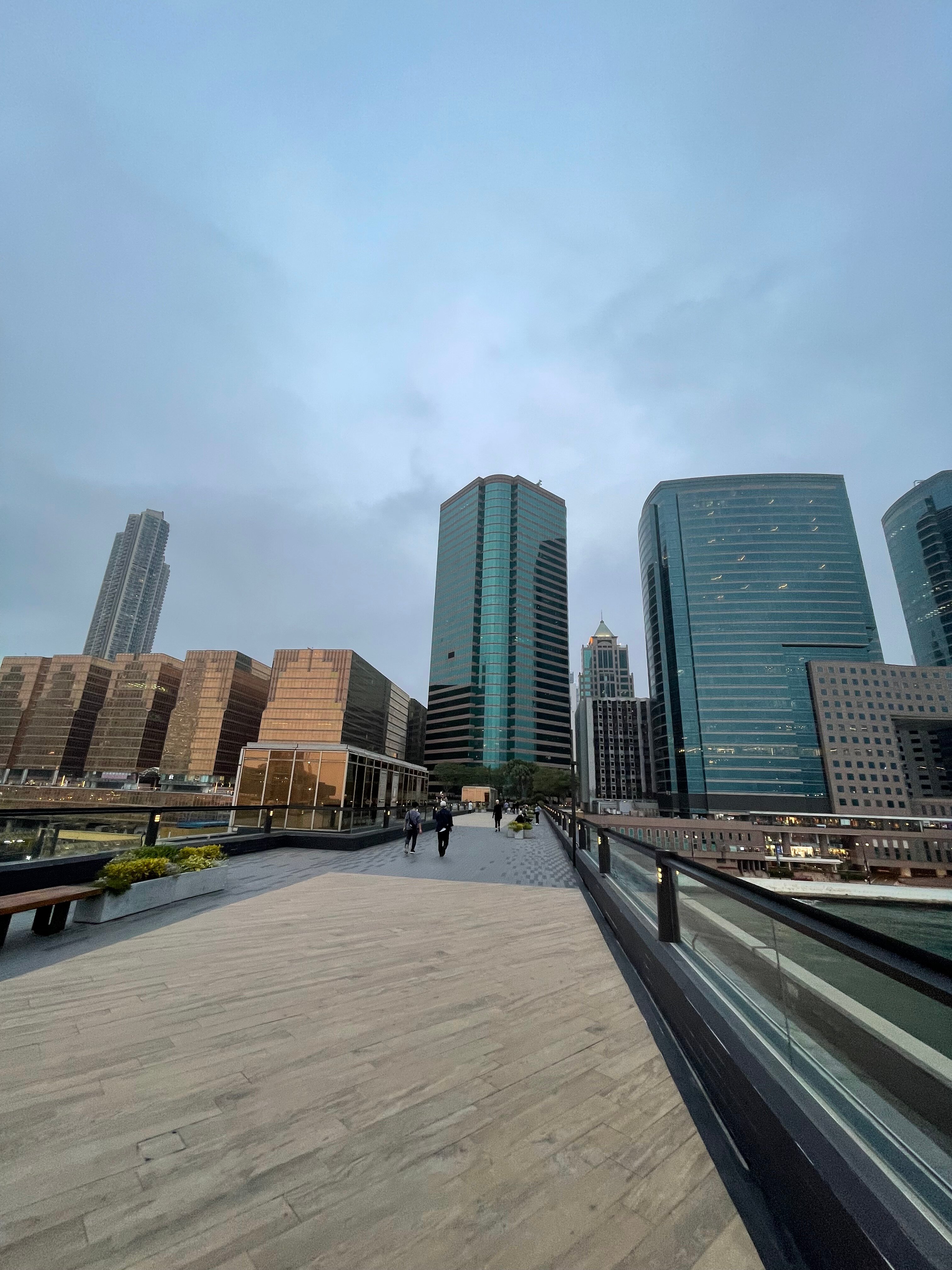 Фото The Royal Pacific Hotel and Towers