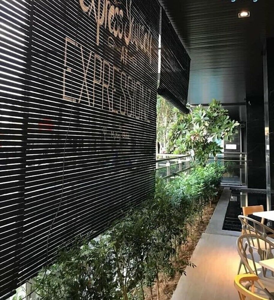 Фото Expressionz Professional Suites by Kl101