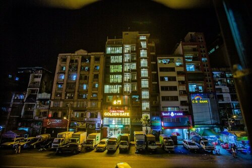 Гостиница Golden Gate China Town Hotel в Янгоне