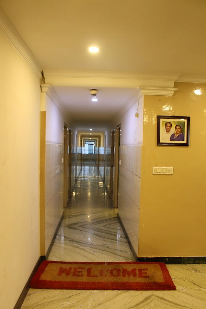 Фото Hotel Saravanaa