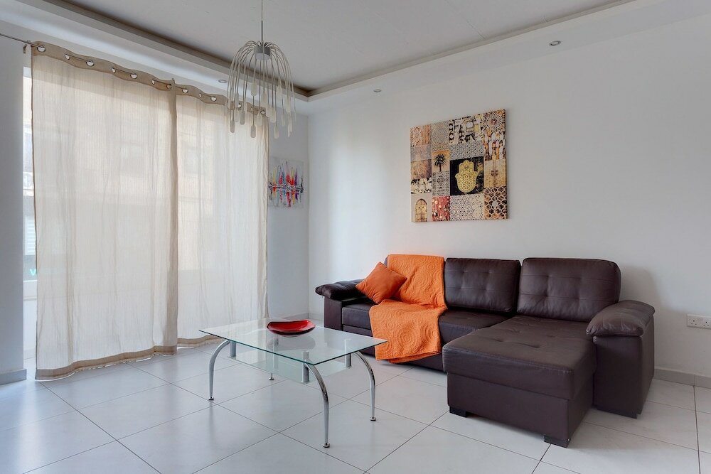 Фото Modern Apartment in the Heart of Saint Julian's