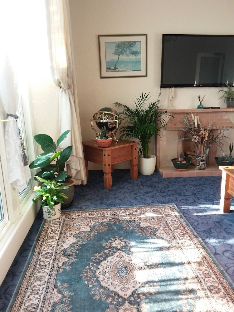 Фото Exton House