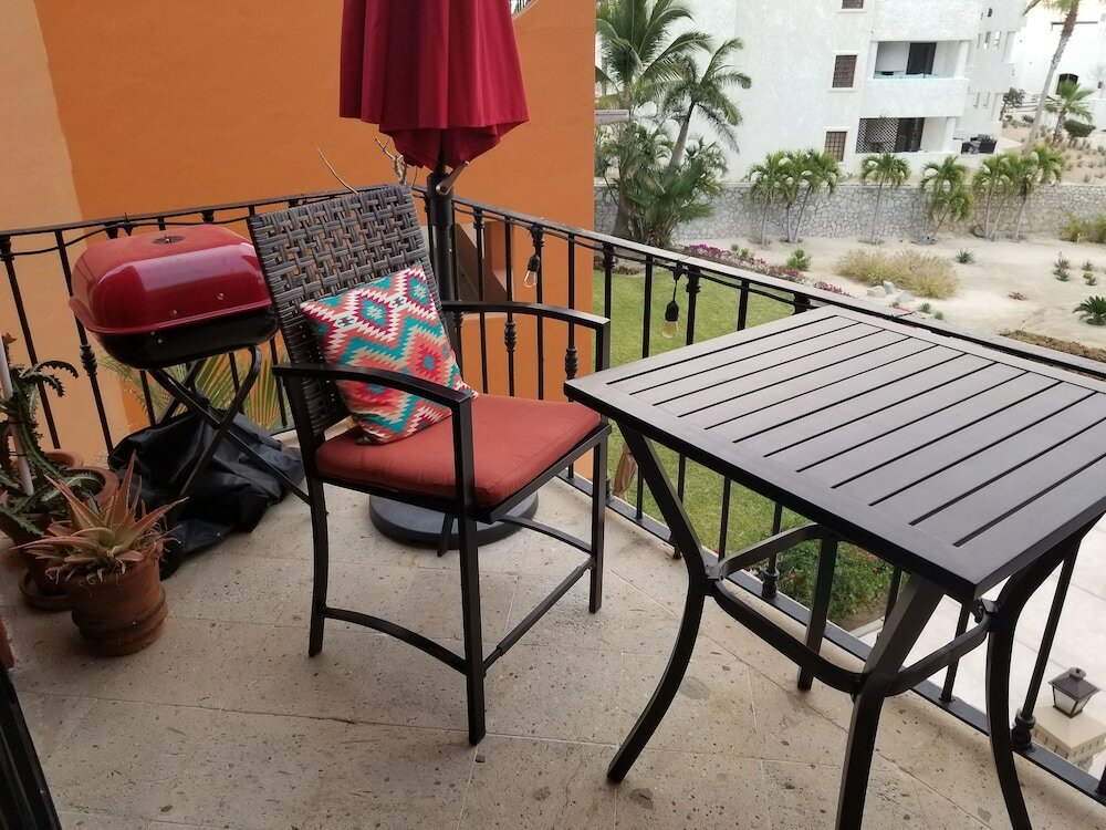 Фото 1 Minute to the Sand