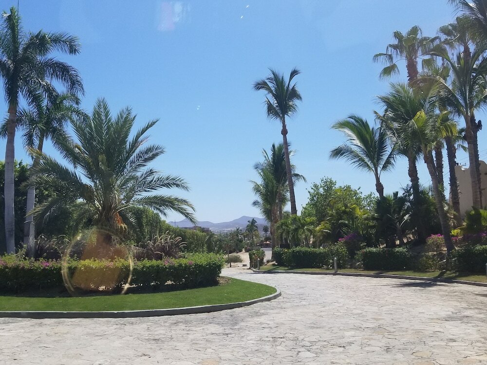 Фото 1 Minute to the Sand