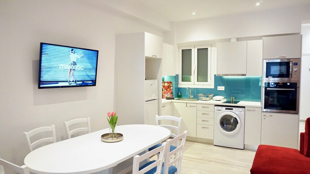 Фото Vibrant & Cozy Apt in Athens