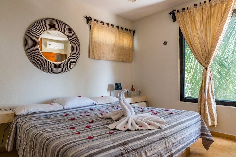 Фото Moonshine Hotel