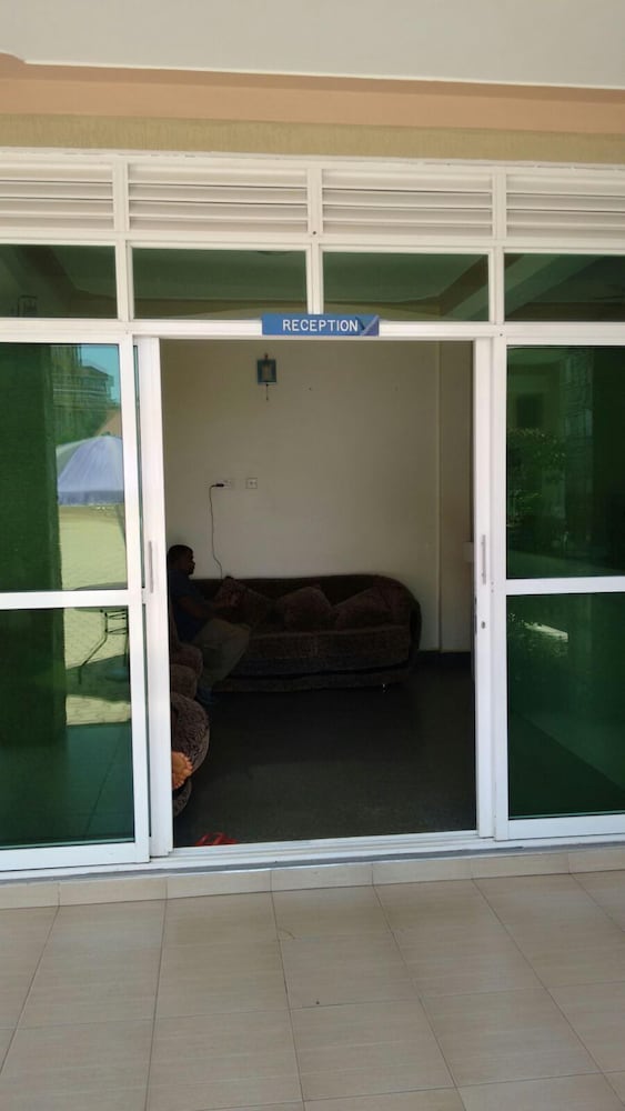 Фото United Motel Entebbe