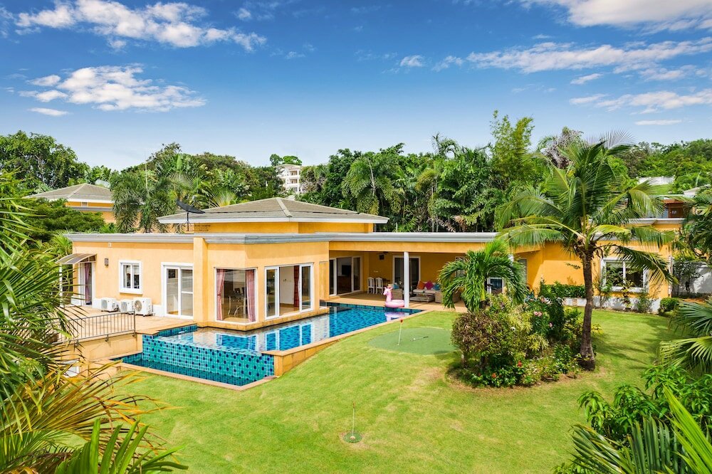 Фото Stunning Luxury Golf and Pool Villas