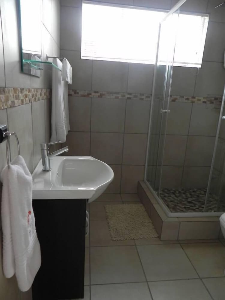 Фото Owee's Place