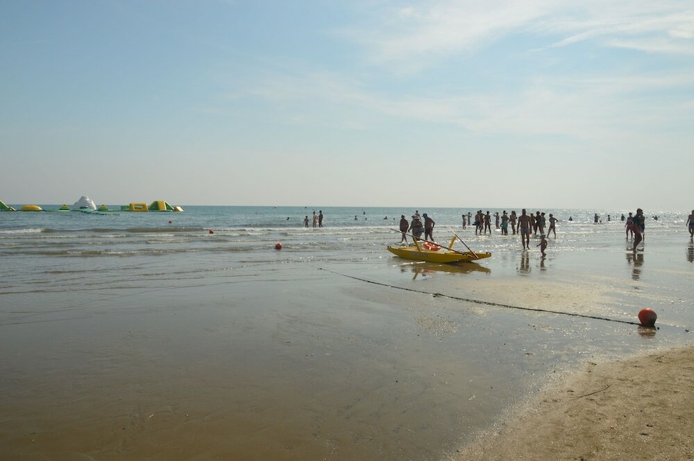 Фото Hotel Karin