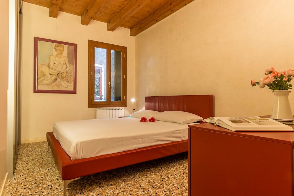 Фото Family Colours near Rialto Mercato