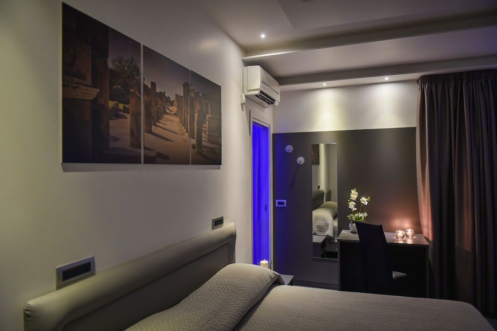 Фото Pompei Inn Ruins Luxury Suites