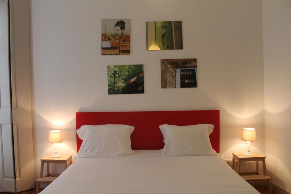 Фото Inn Possible Lisbon Hostel