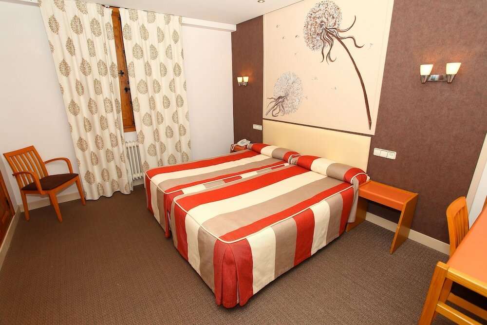 Фото Hotel Monasterio de Leyre