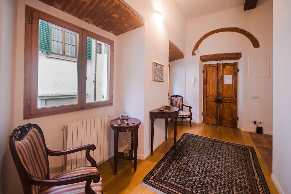 Фото Central Location in Florence Inviting 3bd Apt