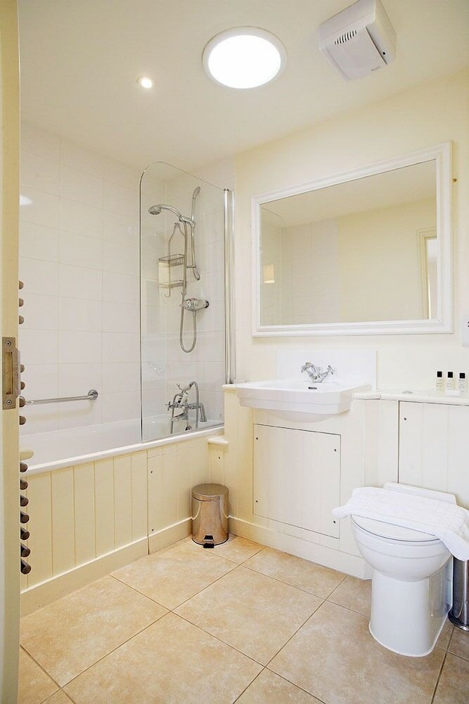 Фото Little Scarlet