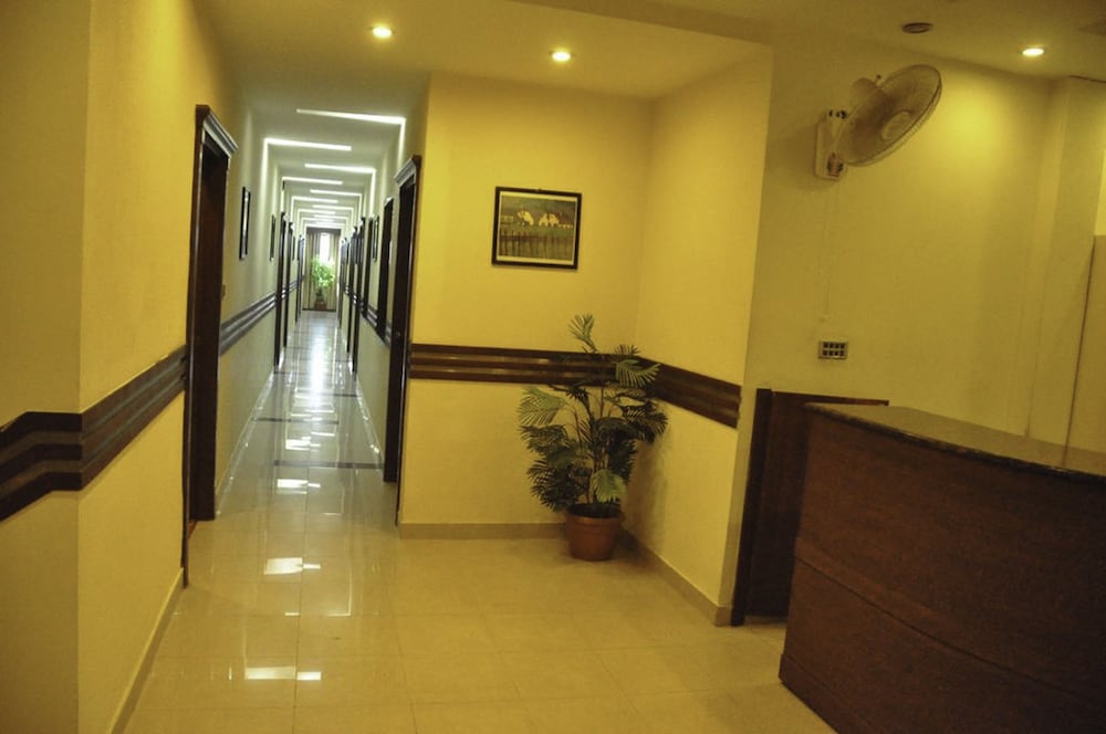 Фото Raj One Hotel