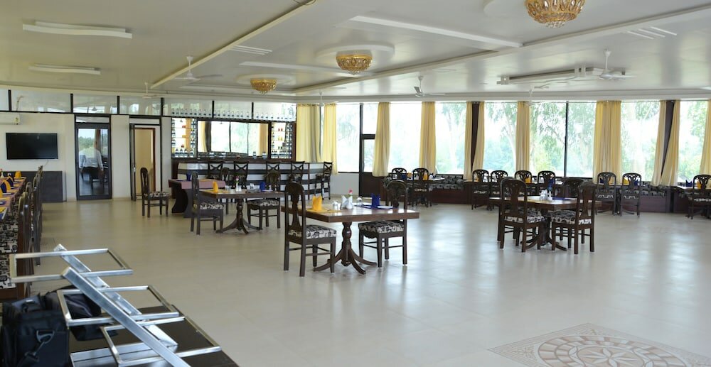 Фото Hotel Khajuraho Temple View