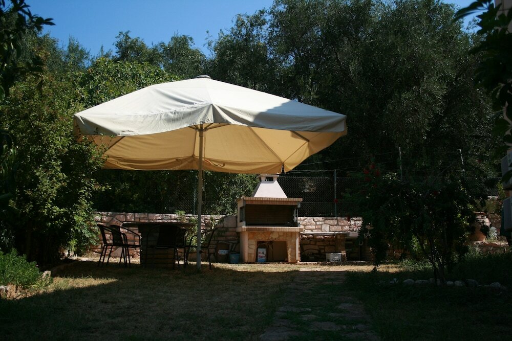 Фото Emily's Apartments