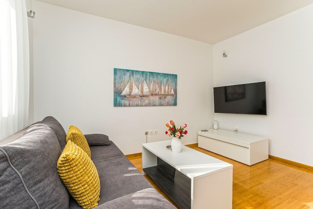 Фото Summer Breeze Apartments