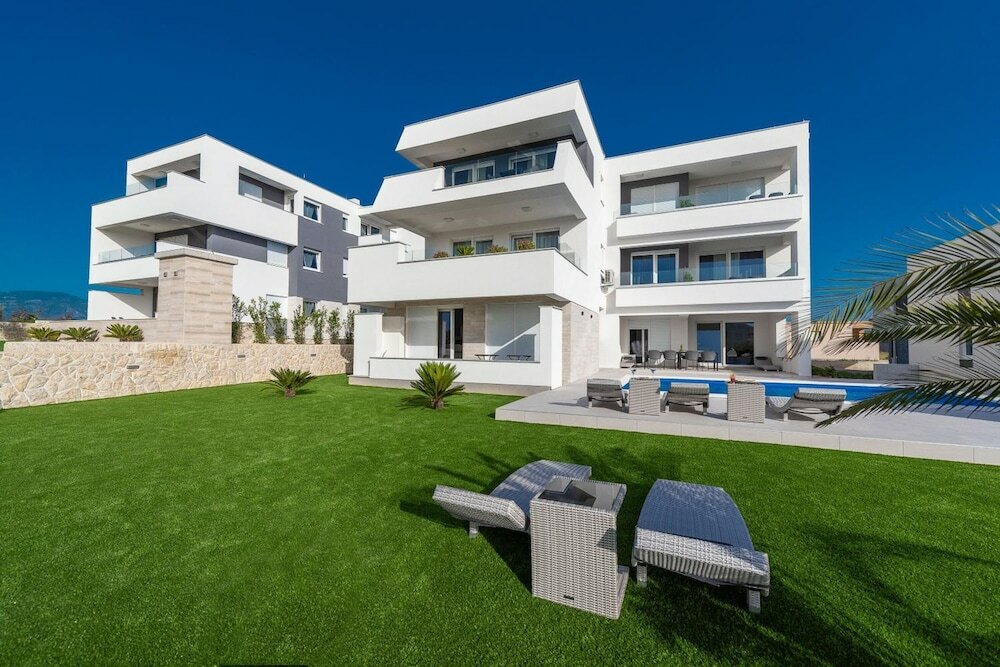 Фото Apartments & Rooms Pool Villas Maris