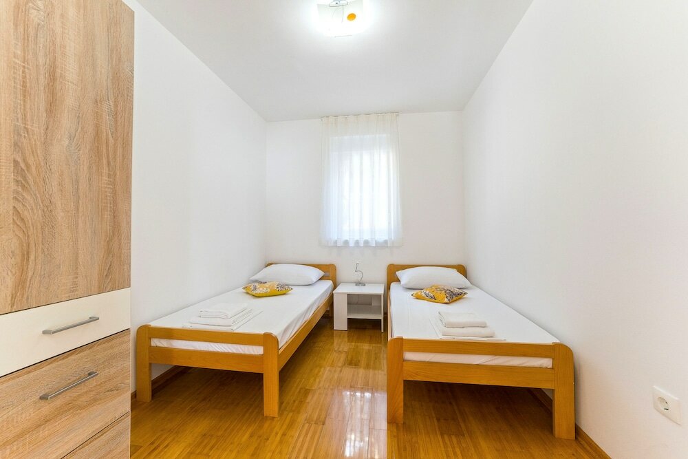 Фото Summer Breeze Apartments