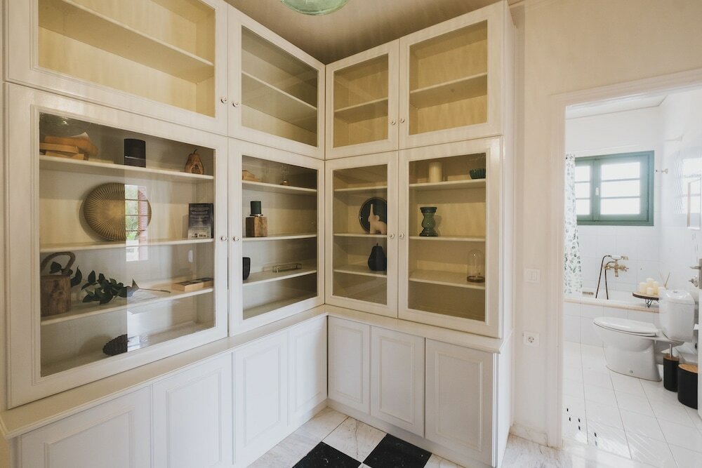 Фото Mid-Century Modern Villa Vintage Charm