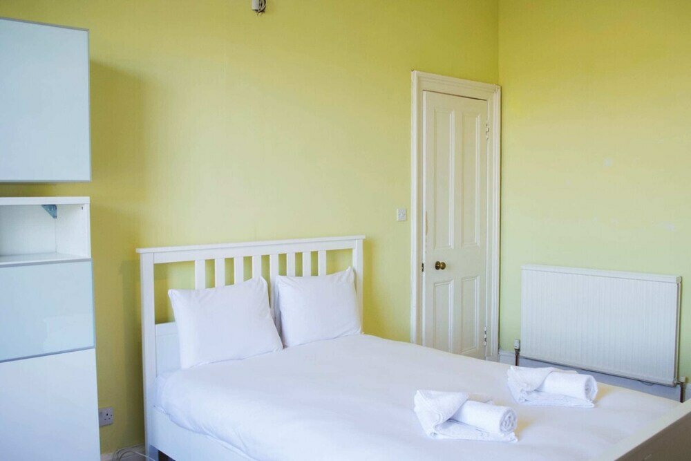 Фото Stylish Four Bedroom Stockbridge Home