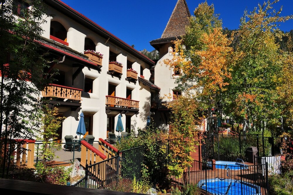 Фото GetAways at Olympic Village Inn