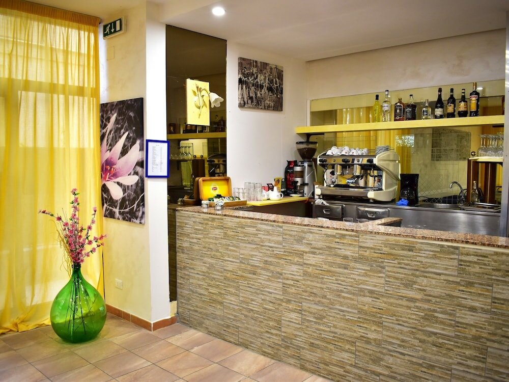 Фото Hotel Happy