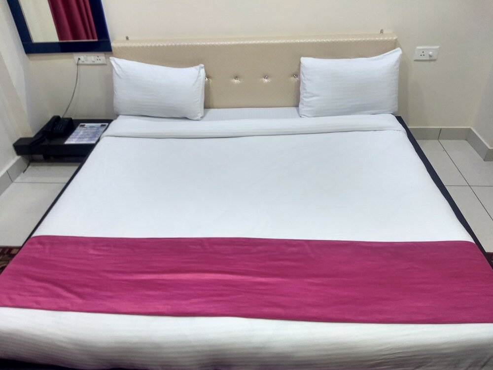 Фото Hotel Reyansh