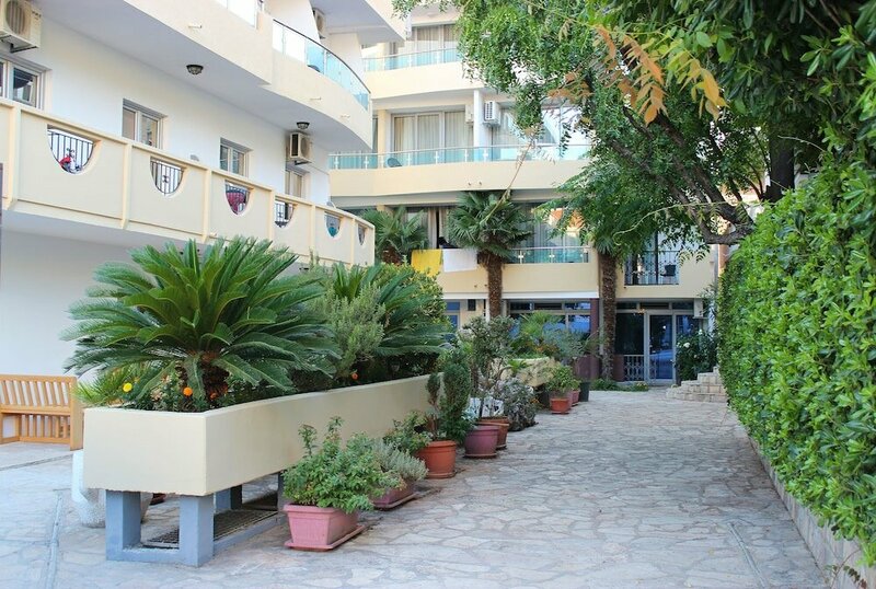 Гостиница Hotel Sirena Marta в Сутоморе