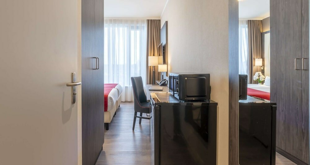 Фото Best Western Plus Plaza Den Haag City Center