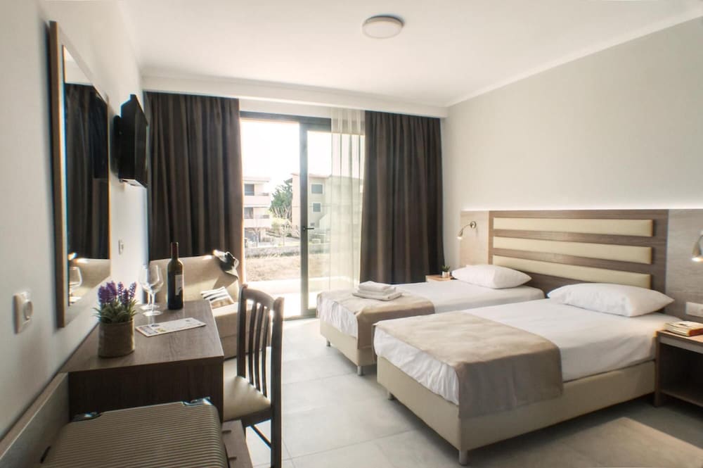 Фото Perla Hotel Halkidiki