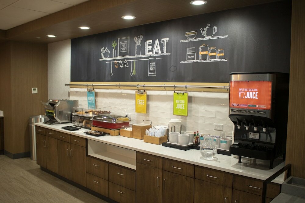 Фото Hampton Inn & Suites Portland West