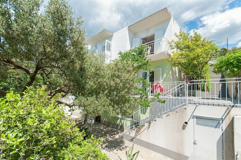 Гостиница Apartments Zorica в Тучепи